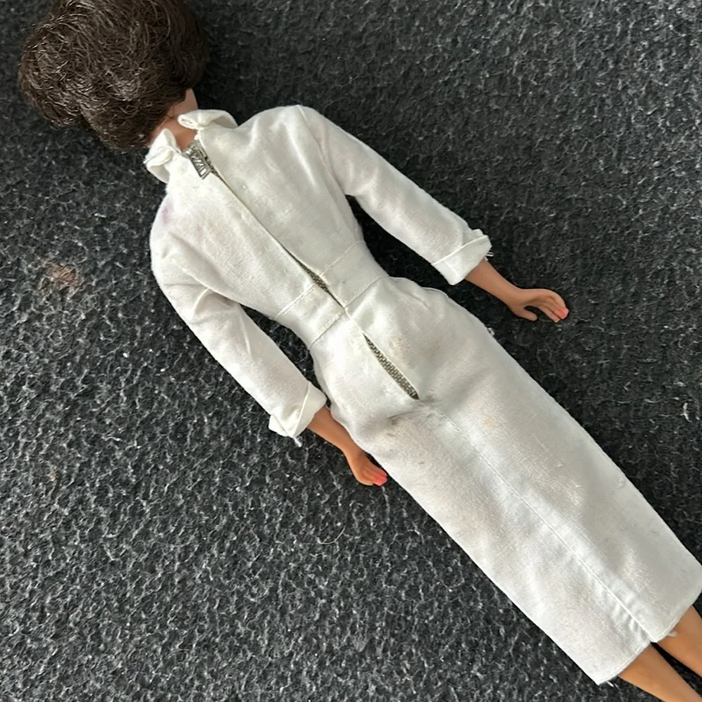 Barbie: 1960’s bubble cut hairstyle, nurse uniform. - Picture 5 of 8